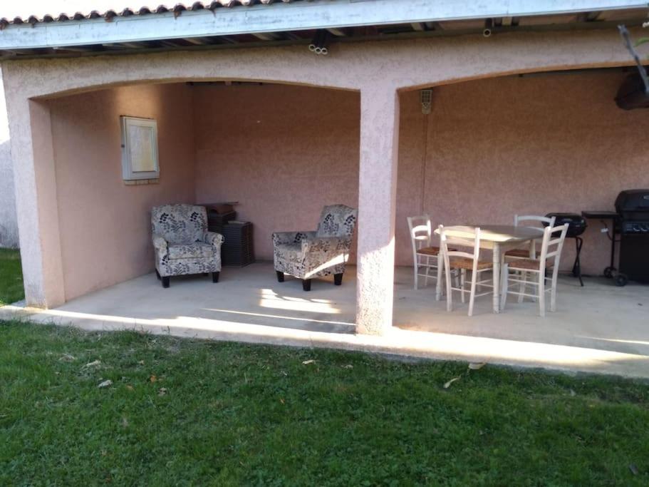 Comme A La Maison ! Chavanoz Экстерьер фото